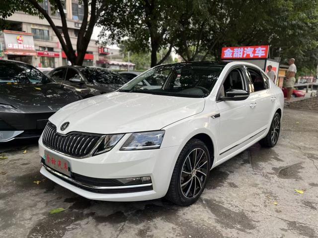 Octavia 2020 Model ZI280 DSG Smart Travel Deluxe Edition