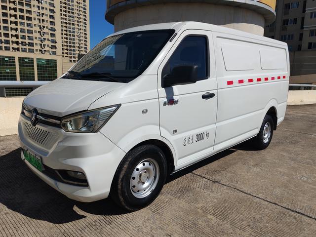 EM26 2021 Enclosed cargo box