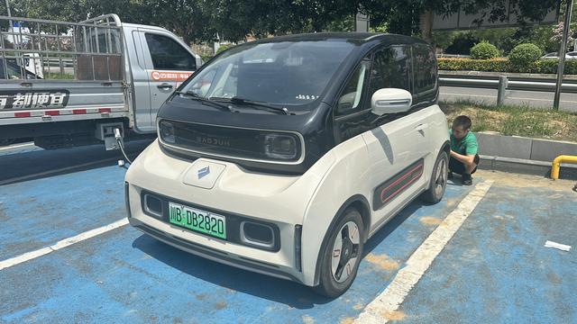 Baojun KiWi EV 2022 Artist Light Edition Lithium Iron Phosphate