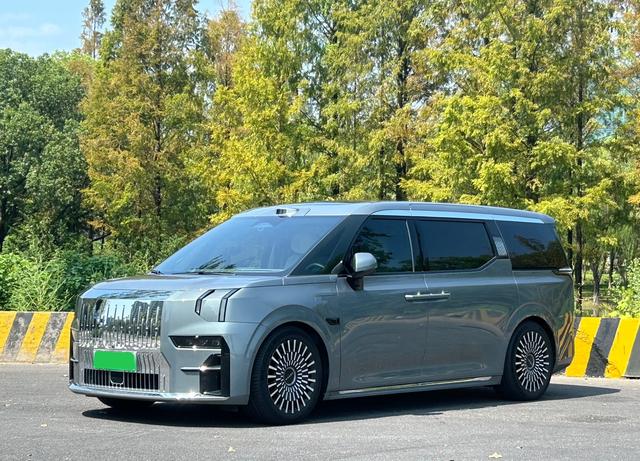 ZEEKR 009 2024 seven-seater aisle version four-wheel drive 108kWh