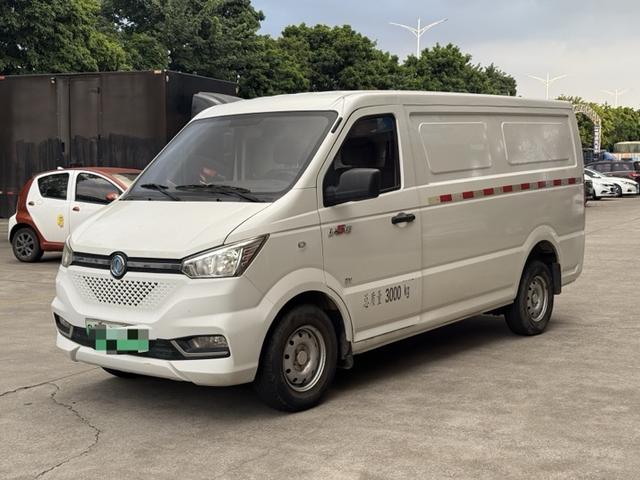 EM26 2021 Enclosed cargo box