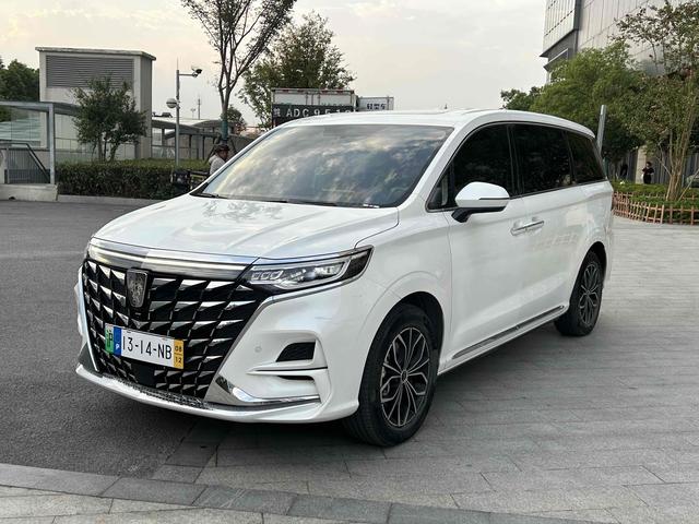 Roewe iMAX8 EV 2022 Gold Edition