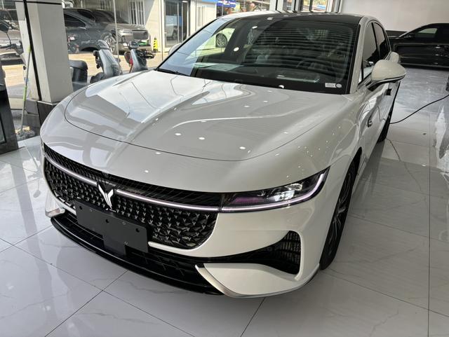 Lantu Chasing Light PHEV 2024 Ultra-long battery life Four-wheel drive Ultimate Edition