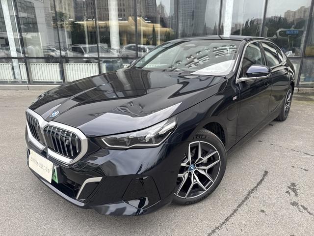 BMW i5 2025 eDrive35L M sports suit