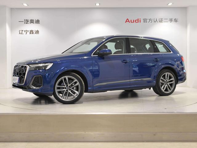 Audi Q7 2024 model 45 TFSI quattro S line sporty