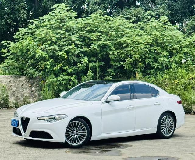 Giulia Giulia 2017 2.0T 280HP Luxury Edition