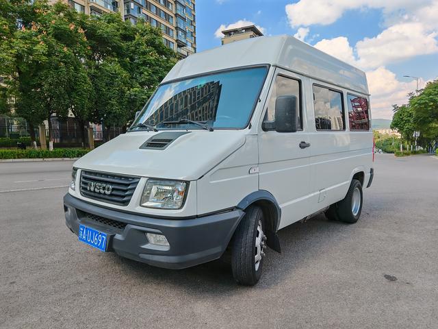Iveco proud 2020 2.5T A35 bus double tire low-top 5-9 seat national V