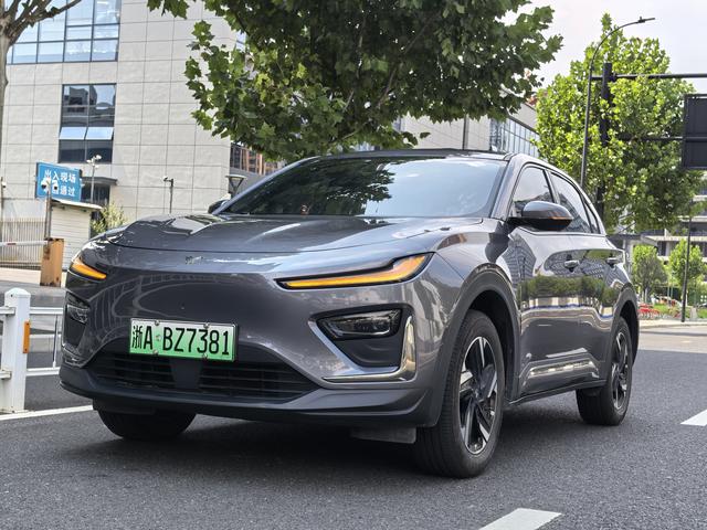 Nezha X 2023 model 400 Lite