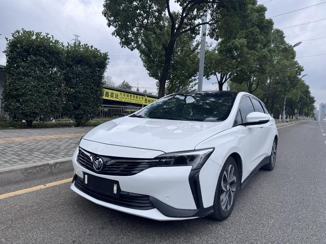 Micro Blue 6 PHEV 2022 connected and shared type