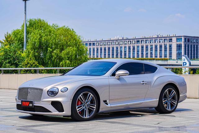Continental 2022 4.0T GT V8