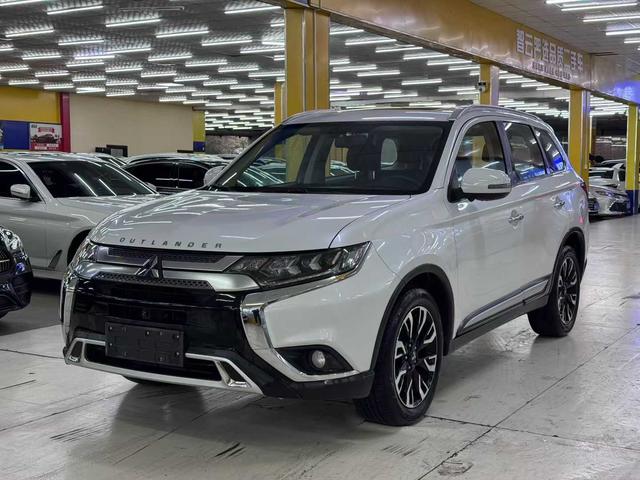 Outlander 2020 2.4L four-wheel drive Premium Edition 5 seats