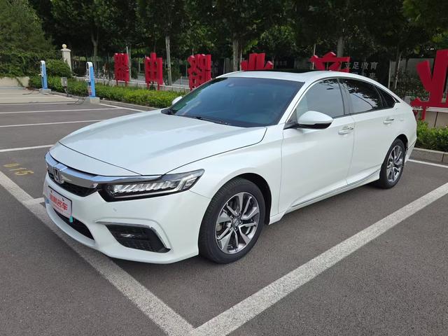 Insignia 2019 260TURBO Essence Edition National VI