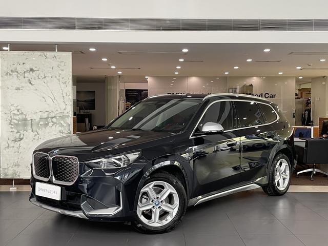 BMW iX1 2024 eDrive25L X design set