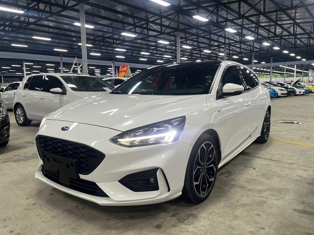 Fox 2019 hatchback EcoBoost 180 automatic ST Line