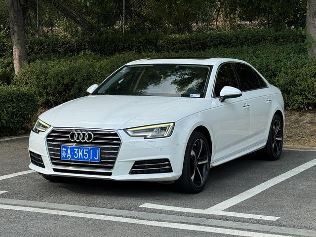 Audi A4L 2018 30th anniversary model 40 TFSI aggressive type