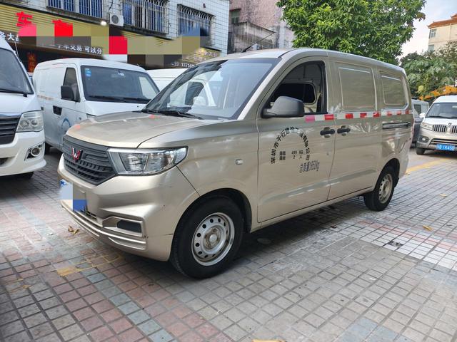 Wuling Hongguang V 2021 1.5L manual version of the window sealing car