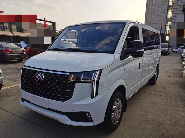 Xintu V80 2024 PRO 2.0T manual Aoyuntong long axis ultra-low top 127Ps 6-9 seats