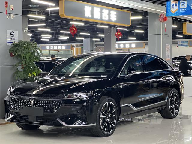 Lantu Chasing Light PHEV 2024 Ultra-long battery life Four-wheel drive Ultimate Edition
