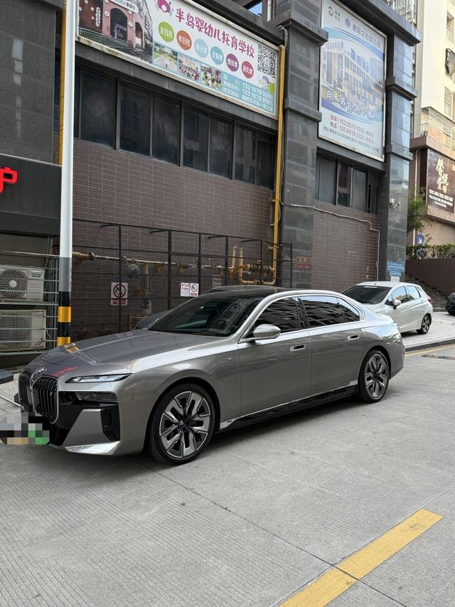 BMW i7 2023 eDrive50L Exclusive M sports Suit