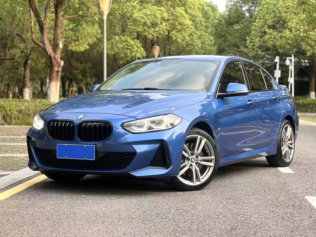 BMW 1 Series 2019 120i leading M sports suit