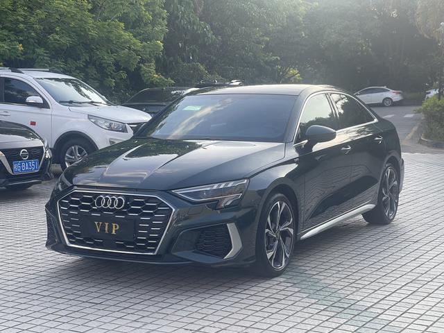 Audi A3 2022 A3L Limousine 35 TFSI RS Package Burnout