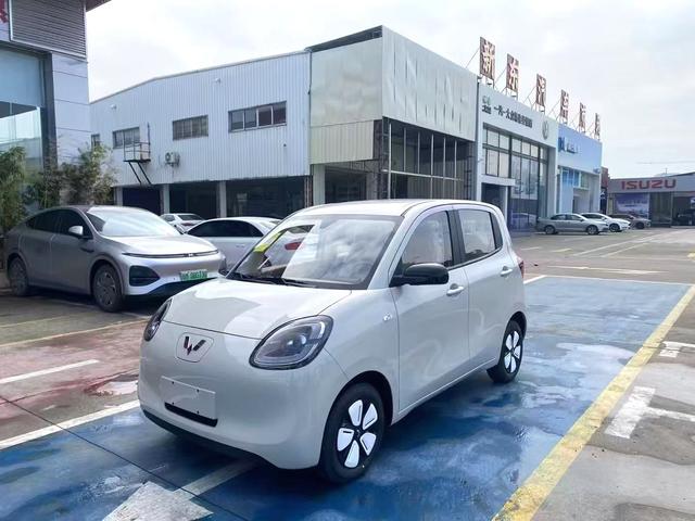 Wuling Hongguang MINIEV 2025 model 205km lithium iron phosphate four-door version advanced model