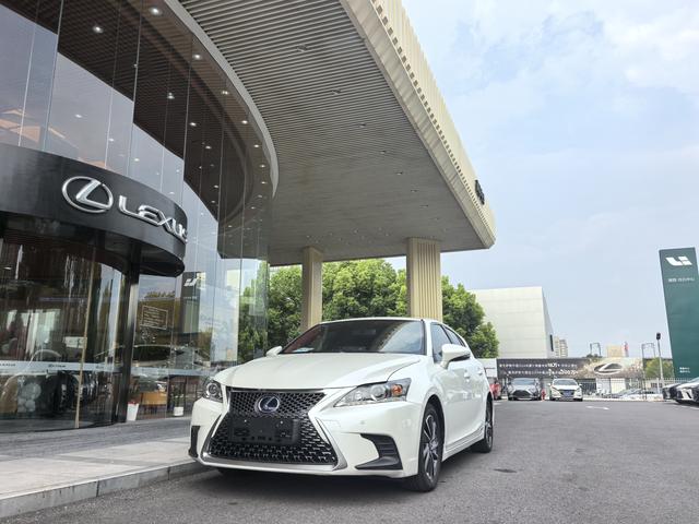 Lexus CT 2017 CT200h Elite Edition Monochrome