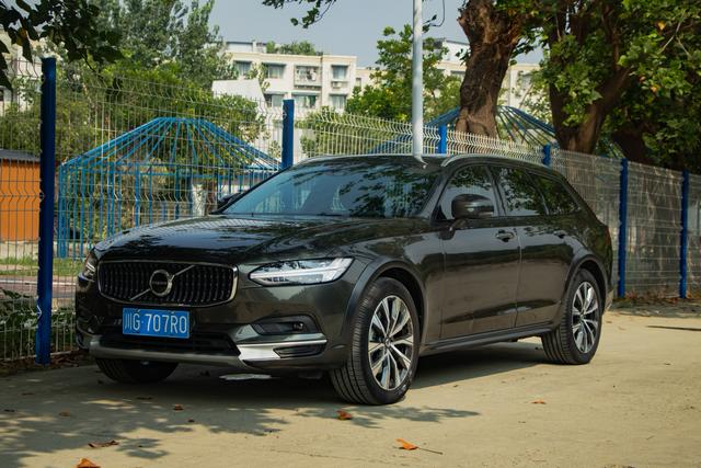 Volvo V90 2021 Cross Country B5 AWD Intelligent