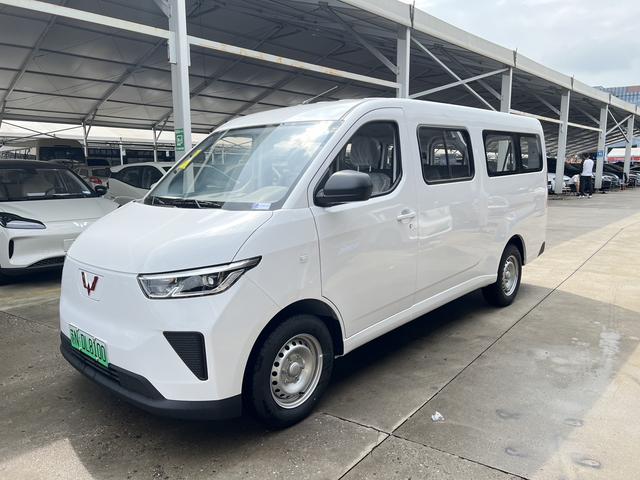 Wuling Yangguang 2024 300km Comfortable Bus version 75kW