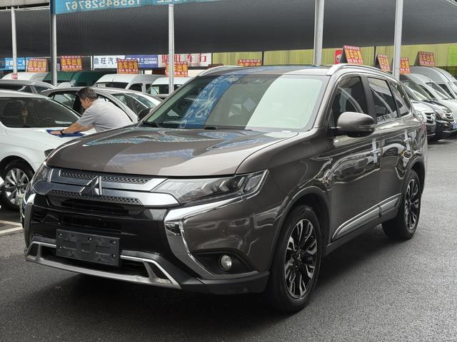 Outlander 2019 2.4L 4WD Peugeot 5-seat National VI