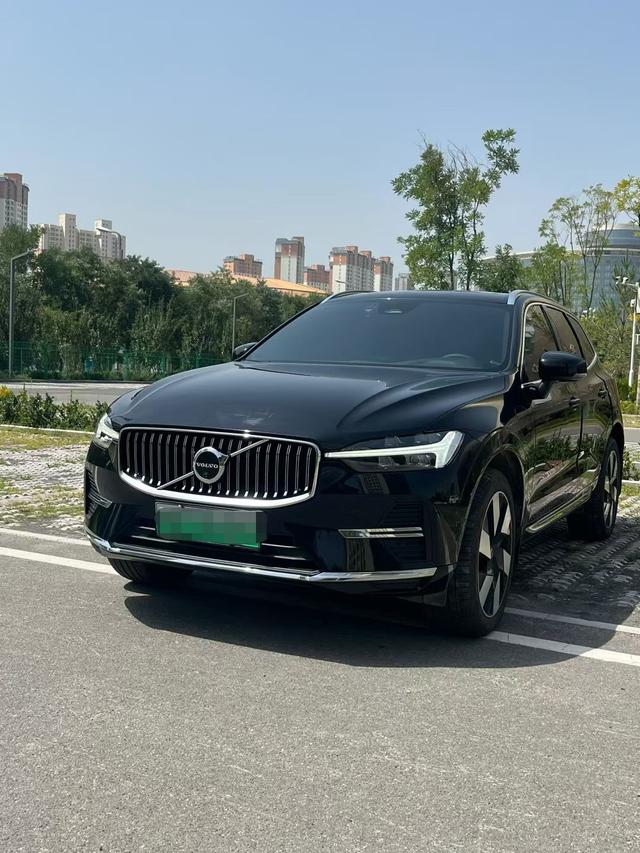 Volvo XC60 PHEV 2025 T8 four-wheel drive long battery life Zhiyuan Deluxe Edition