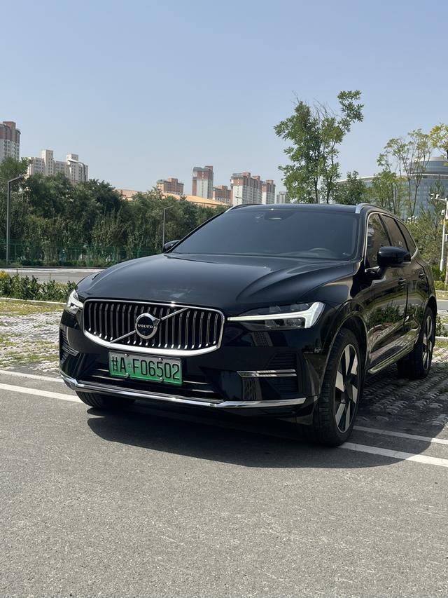 Volvo XC60 PHEV 2025 T8 four-wheel drive long battery life Zhiyuan Deluxe Edition