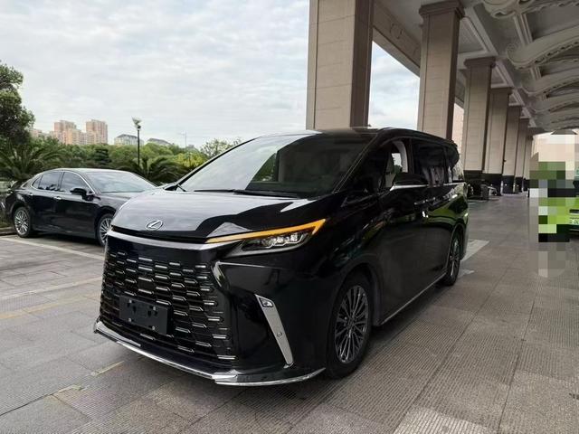 Lexus LM 2023 500h DIRECT4 four-seater Royal Edition