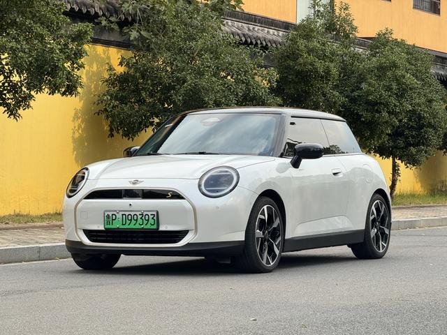 Electric MINI COOPER 2024 COOPER SE artist