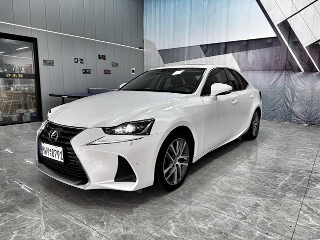Lexus IS 2017 300 Leader