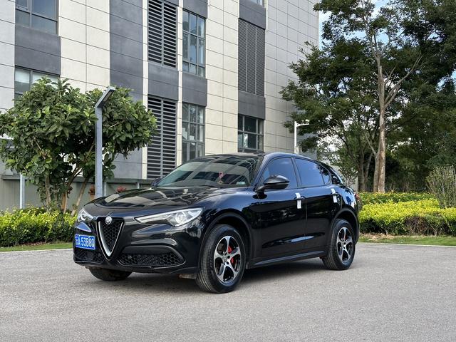 Stelvio Steinway 2017 2.0T 200HP Luxury Edition