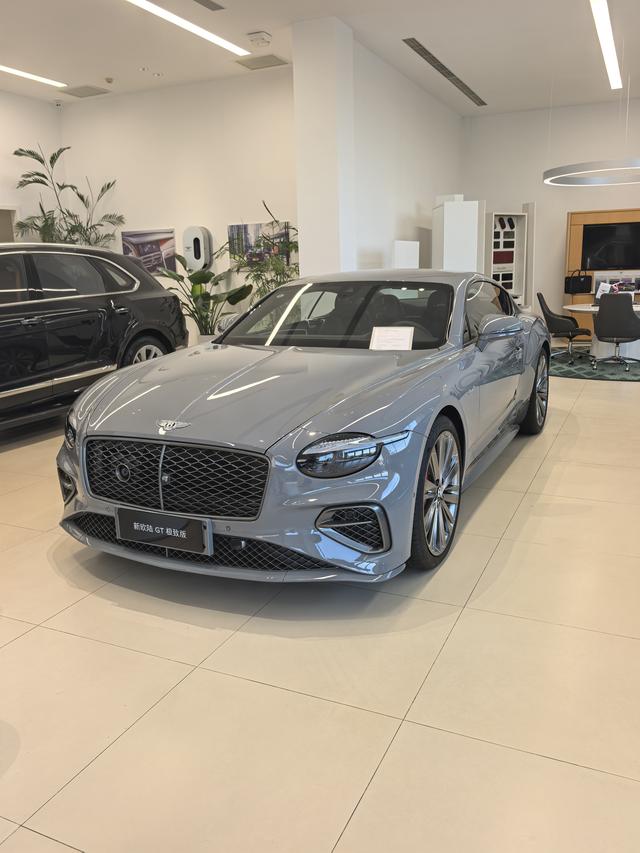 Continental PHEV 2025 GT Ultimate Edition