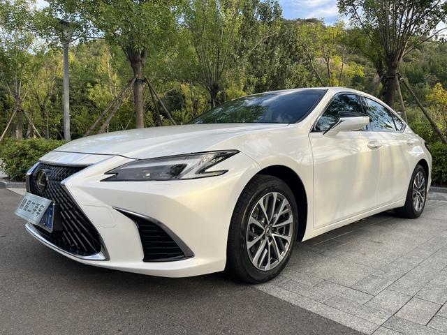 Lexus ES 2025 200 Premium Edition