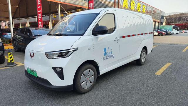 Wuling Yangguang 2024 model 300km comfortable Window Sealing version 60kW