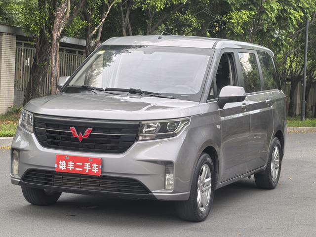 Wuling Hongguang PLUS 2019 1.5T manual Luxury 7-seater