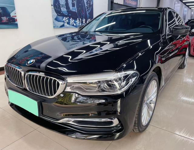 BMW 5 Series PHEV 2019 530Le Luxury Package