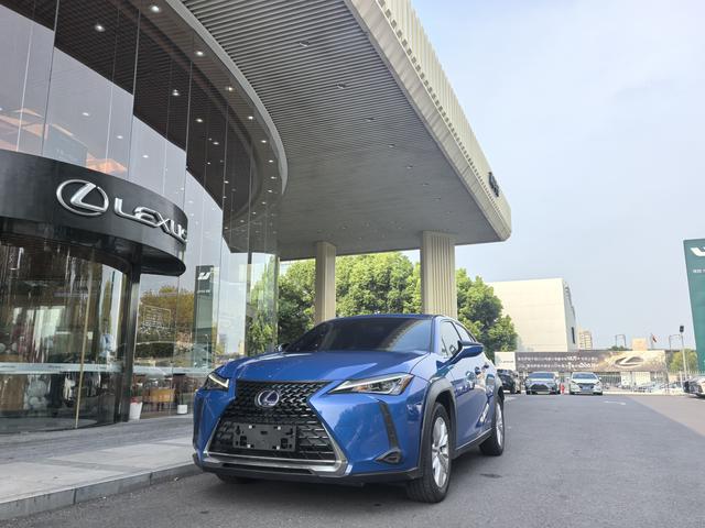 Lexus UX 2020 260h Explore-Cool Edition National VI