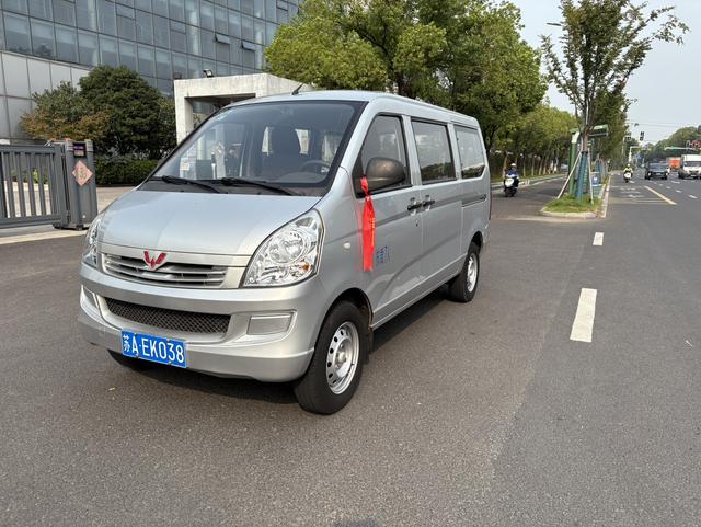 Wuling Rongguang 2021 1.2LS standard air-conditioned version 7 seats