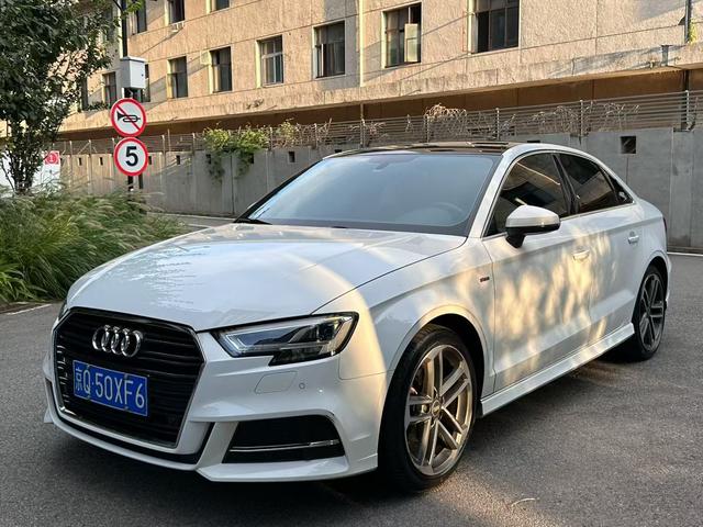 Audi A3 2018 30th Anniversary Year Limousine 35 TFSI Aggressive