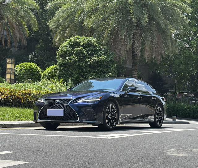 Lexus LS 2021 500h Executive Edition