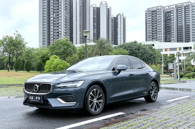 Volvo S60 2022 B4 Intelligent Deluxe