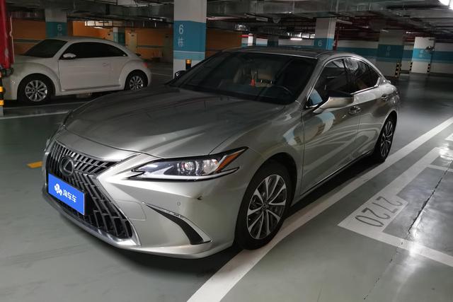 Lexus ES 2022 300h Excellence