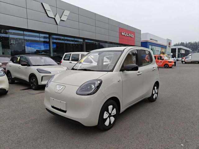 Wuling Hongguang MINIEV 2025 model 205km lithium iron phosphate four-door version advanced model