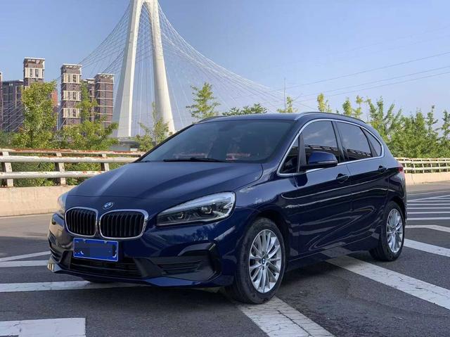 BMW 2 Series Wagon 2018 218i Leader
