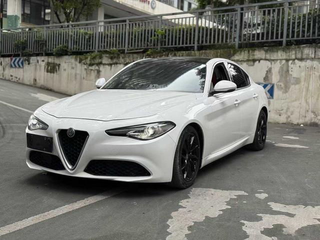 Giulia Giulia 2017 2.0T 200HP Luxury Edition